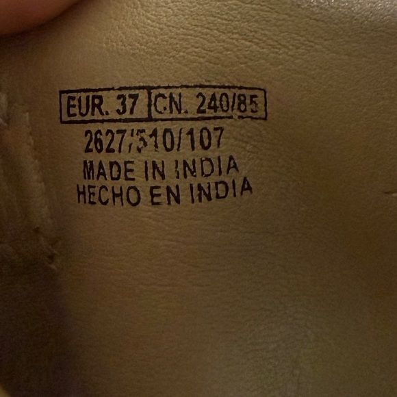 ZARA SPLIT BEIGE SUEDE SIDE 
BUCKLE SANDALS SZ 37(7US) - Picture 9 of 10